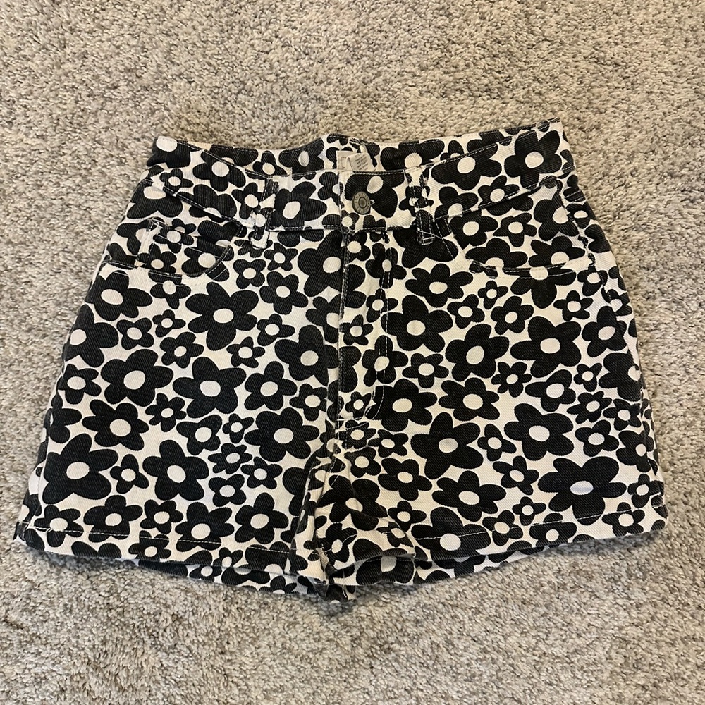 Flowered Jean shorts black and white, size 24, barley worn